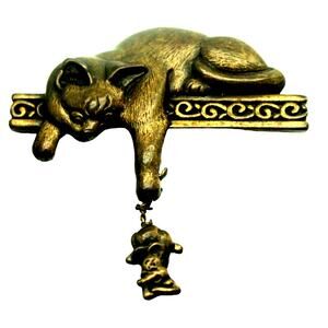 JJ Cat Playing Dangling Mouse by Tail • Bronze Tone Brooch Pin